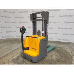 Käyden ajettava pinontavaunu EJC 220, 2000 kg