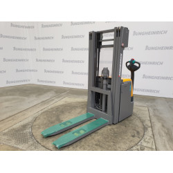 Käyden ajettava pinontavaunu EJC 220, 2000 kg