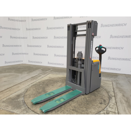 Käyden ajettava pinontavaunu EJC 220, 2000 kg