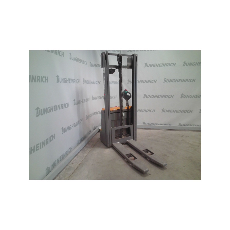 Käyden ajettava pinontavaunu EJC 112, 1200 kg