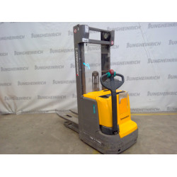 Käyden ajettava pinontavaunu EJC 216, 1600 kg