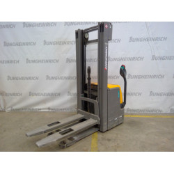 Käyden ajettava pinontavaunu EJC 216, 1600 kg