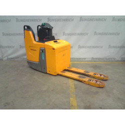 Käytetty lavansiirtäjä kiinteällä ajotasolla | Jungheinrich Shop