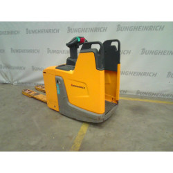 Käytetty lavansiirtäjä kiinteällä ajotasolla | Jungheinrich Shop