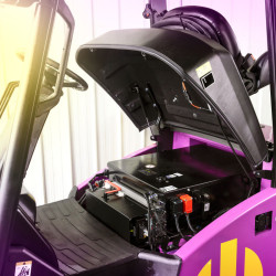 Sähkövastapainotrukki 4800 mm mastolla | AntOn by Jungheinrich