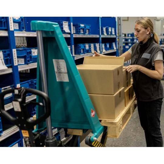 Sähköllä toimiva saksinostovaunu, 1000 kg | Jungheinrich Shop