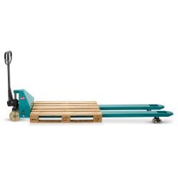 Kestävä pumppukärry pitkillä haarukoilla kovaan käyttöön