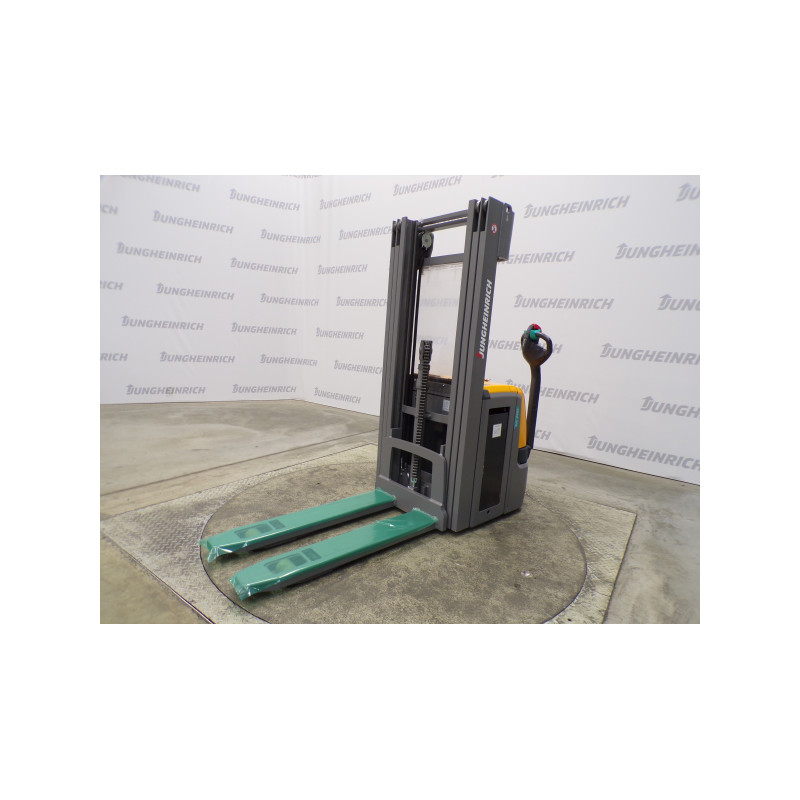 Käyden ajettava pinontavaunu EJC 216z, 1600 kg