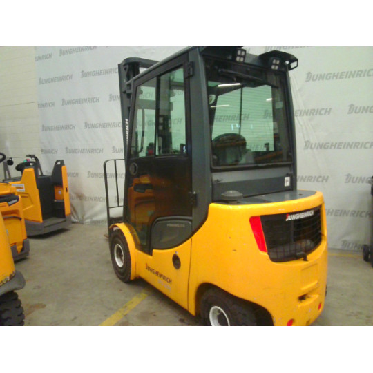 Dieselvastapainotrukki DFG 320s, 2000 kg