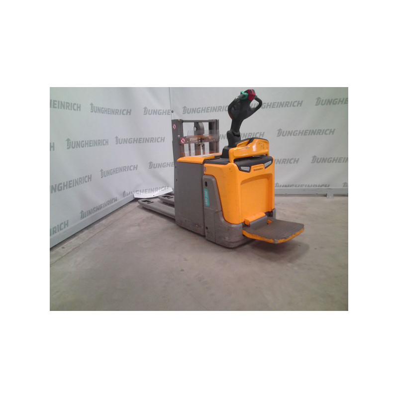 Lipalta-ajettava pinontavaunu ERD 220, 2000 kg