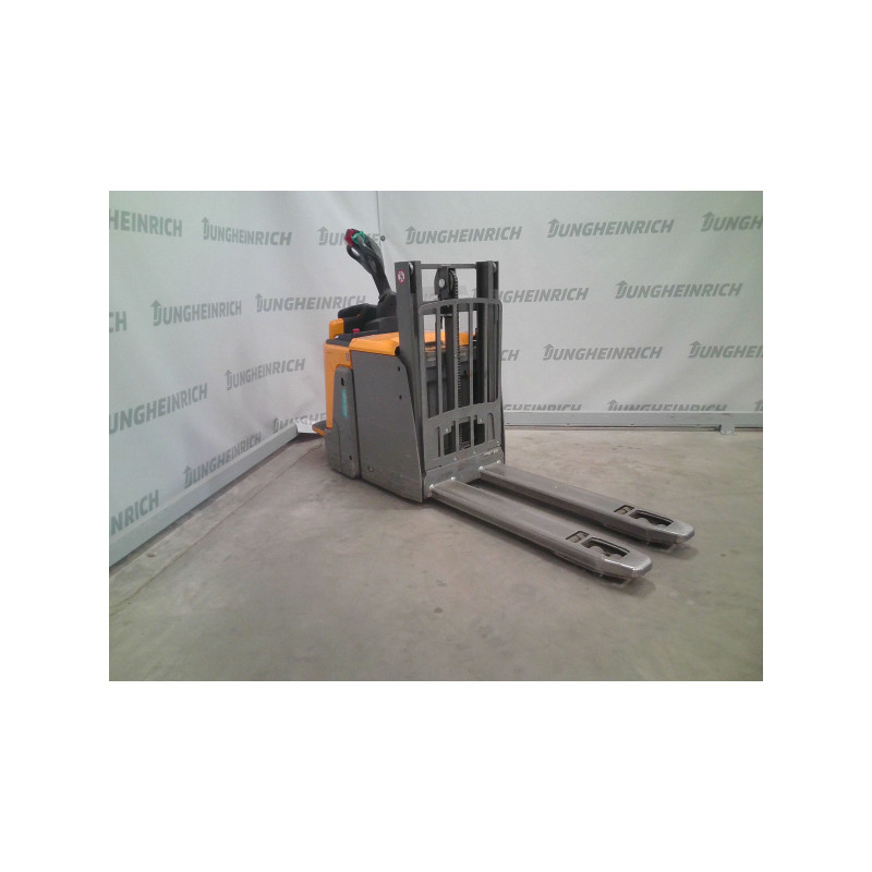 Lipalta-ajettava pinontavaunu ERD 220, 2000 kg