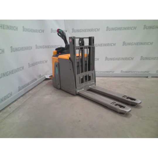 Lipalta-ajettava pinontavaunu ERD 220, 2000 kg