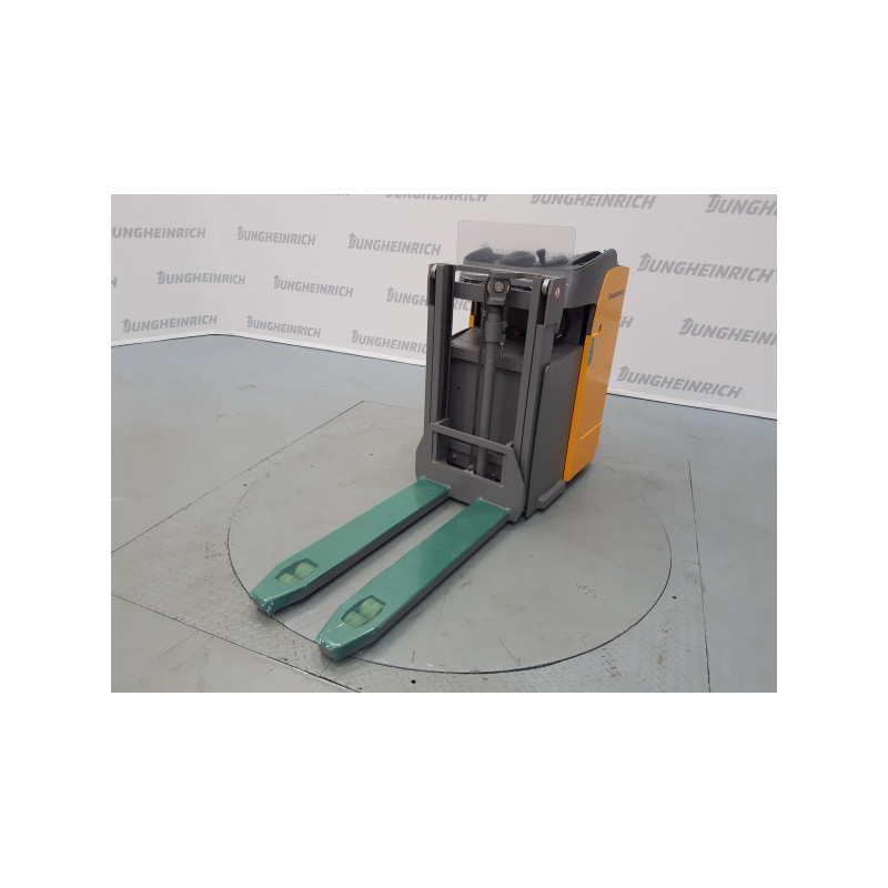 Istuen ajettava pinontavaunu ESD 120, 2000 kg