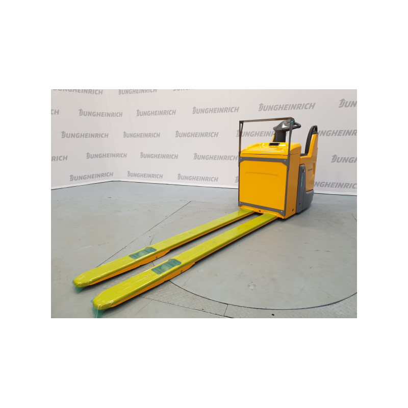 Kiinteä ajotasollinen lavansiirtäjä ERE 225, 2500 kg