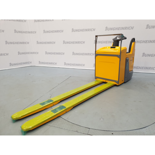 Kiinteä ajotasollinen lavansiirtäjä ERE 225, 2500 kg