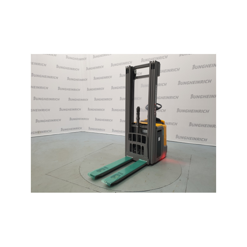 Lipalta ajettava pinontavaunu ERC 216z, 1600 kg