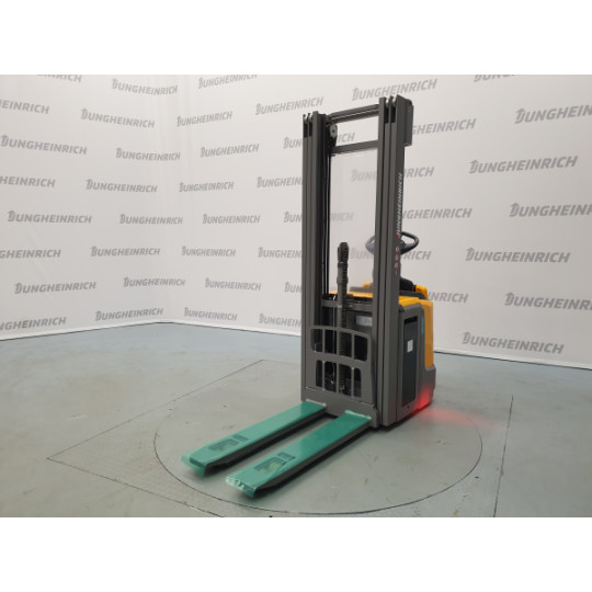 Lipalta ajettava pinontavaunu ERC 216z, 1600 kg