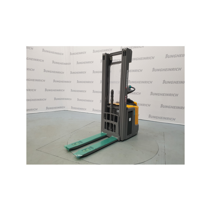 Lipalta-ajettava pinontavaunu ERC 216z, 1600 kg