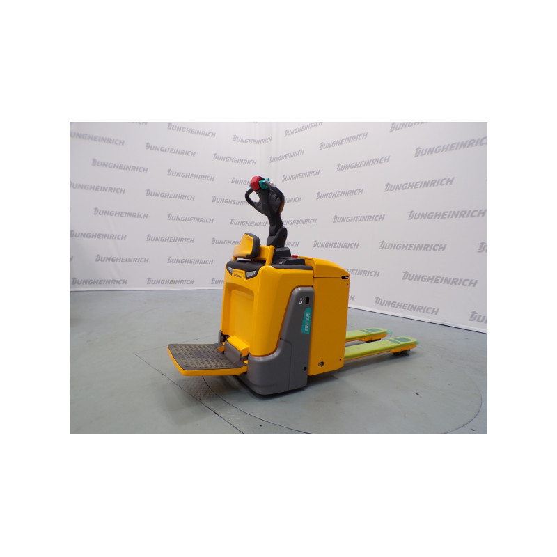 Lipalta-ajettava lavansiirtovaunu ERE 225, 2500 kg