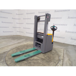 Käyden ajettava pinontavaunu EJC 216, 1600 kg