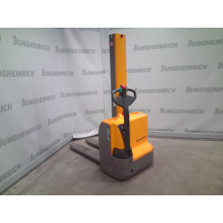 Käyden ajettava pinontavaunu EMC 110, 1000 kg